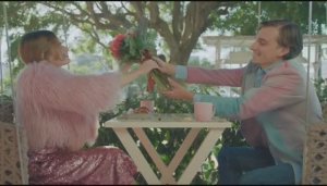 Толи любит?  Толи нет ?