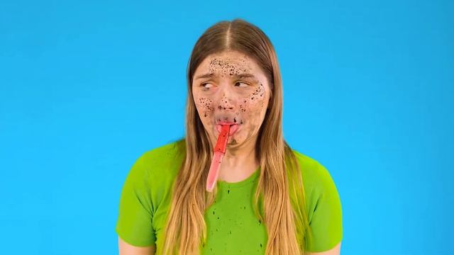 Ricca vs Povera Cioccolato Cibo Sfida #5 da DaRaDa Challenge смотреть онлайн