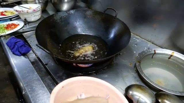 Китайская уличная еда - Змей и Голубь, суп, Китай. смотреть онлайн