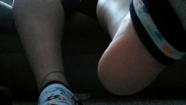 Off work sweaty feet! смотреть онлайн