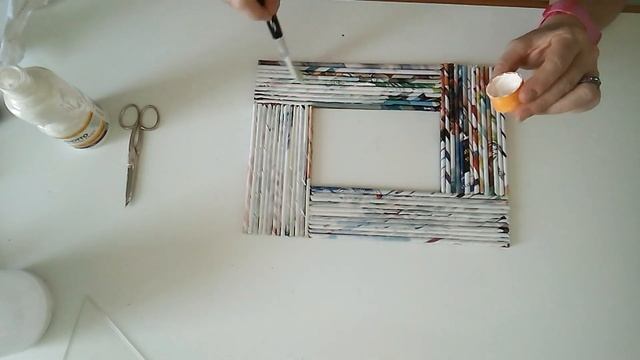 Riciclo creativo: come fare una cornice 🖼️ con cannucce di carta - Stefi64 смотреть онлайн