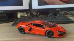 Обзор модели Lamborghini Revuelto в масштабе 1/24 от Bburago