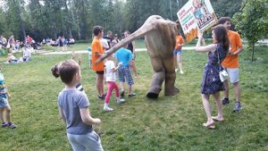ШОККК! Динозавр нападает на детей! dinosaur attacks on children