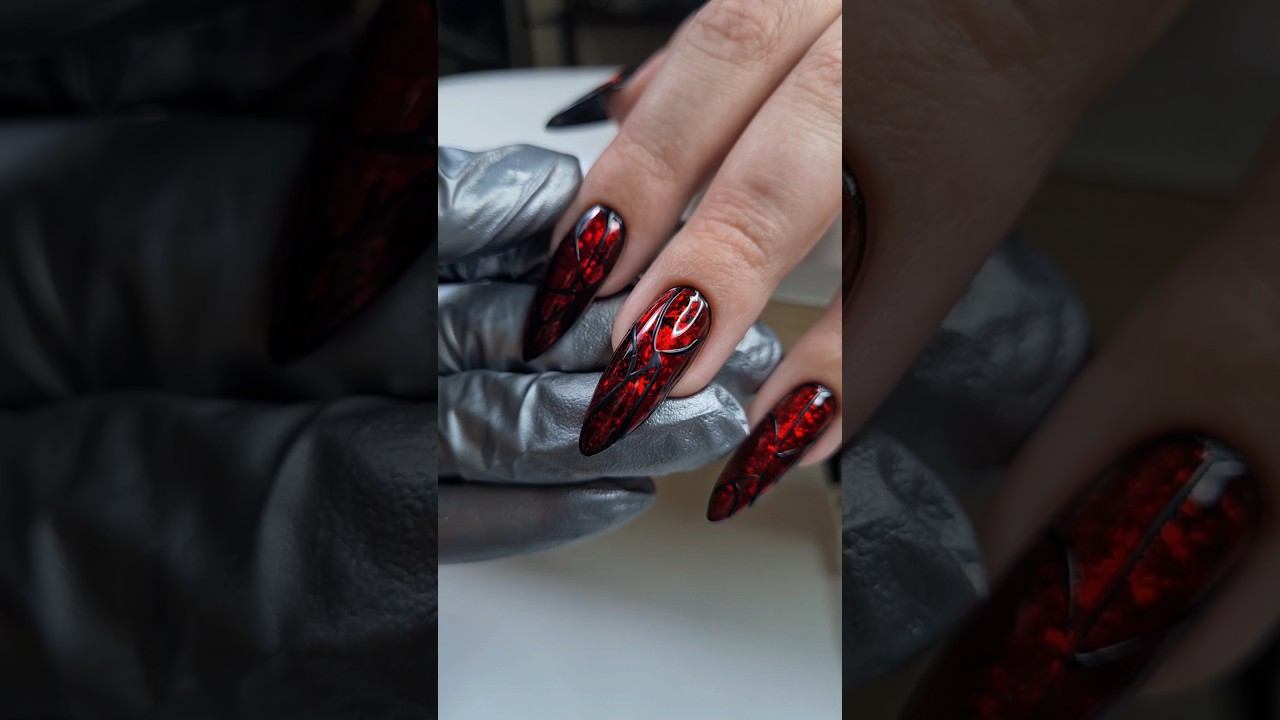 Витражный дизайн ногтей. Маникюр на новый год #дизайнногтей #маникюр #ногти #nailart смотреть онлайн