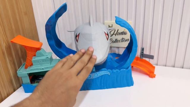 Hot Wheels Toy Car Track Set, 360 Loop Robo Shark Frenzy Playset & 1x Car in 1:64 Scale. смотреть онлайн