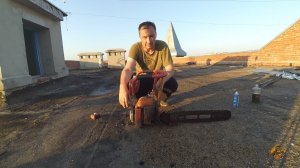 Старая ржавая бензопила Урал. Пробуем завести без подготовки. Russian chainsaw.