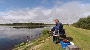 Рыбалка на дамбе на фидер.