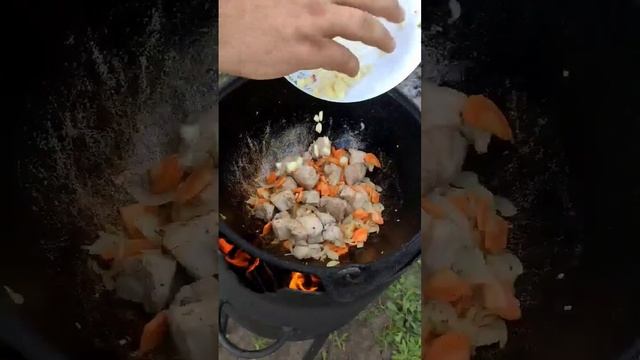 Тушеная картошка в казане 🔥 #дачасвоимируками #рецепт #тушенаякартошка #дача #food #дачасадогород
