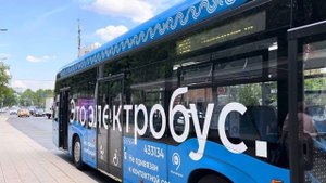 Электробус КАМАЗ-6282 следует по маршруту т88 ”Проспект Будённого - Новорязанская ул.”