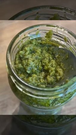 Паста с медальонами из гребешка с беконом и соусом песто