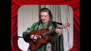 Песню "Летняя ночь" исполняет Валентина Игнатьева