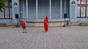 Песня : "Родина моя"
Исполнители: София и Мирослава Яналовы (Дуэт)