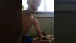 Как приручить улитку к рукам.