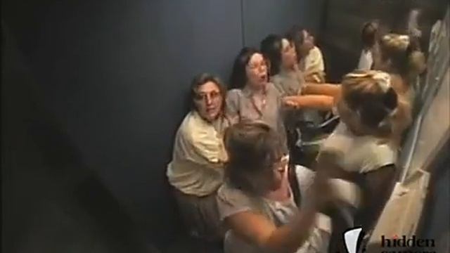 Hidden Camera Outakes Childbirth in an Elevator смотреть онлайн