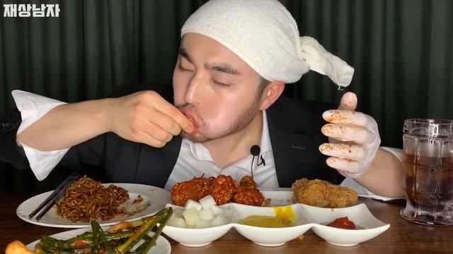 SUB) 바삭바삭! BBQ 황금올리브닭다리 반반치킨과 꾸덕꾸덕! 짜파게티 꿀조합 먹방 KOREAN CHICKEN BLACK NOODIE ASMR MUKBANG EATING SHO смотреть онлайн