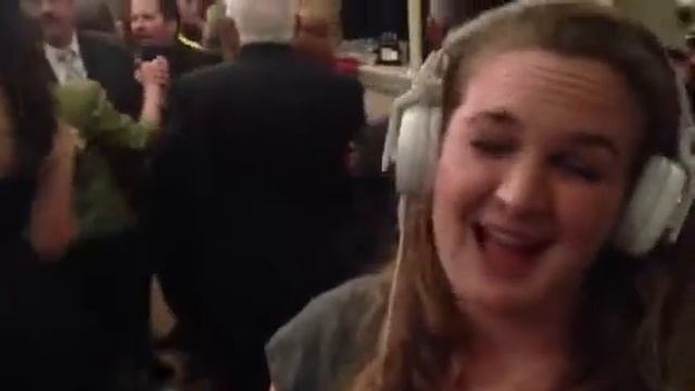 DJ Katie from Scott Topper Productions leads Can't Take My Eyes Off of You смотреть онлайн