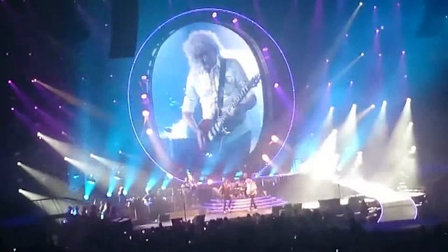 Don't Stop Me Now -- Queen (SAP Center) смотреть онлайн