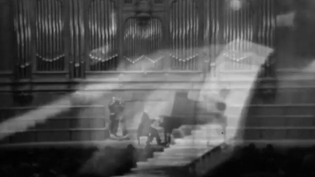 Фридерик Шопен. Полонез Оп.53. Артур Рубинштейн.
Rubinstein plays Chopin_ Polonaise op. 53 смотреть онлайн