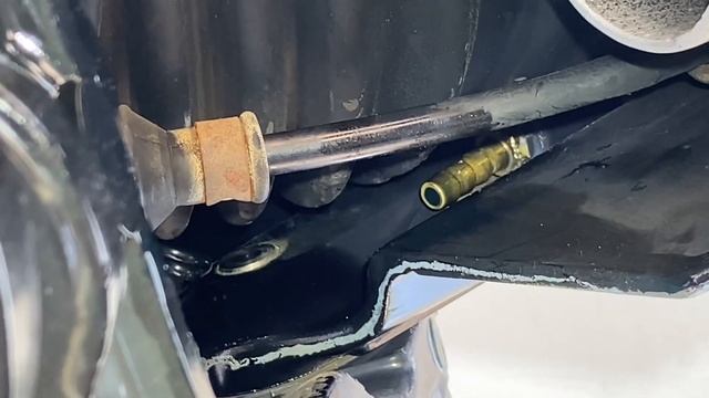 How to change the gear oil supply hose on a Mercruiser Bravo out-drive. Without tear down. смотреть онлайн