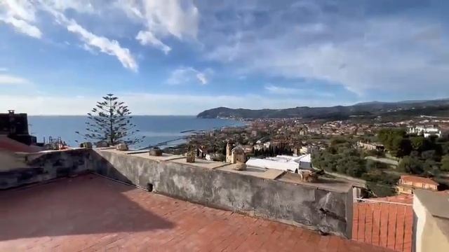 Video Borgo Cervo terrazzo vista mare смотреть онлайн