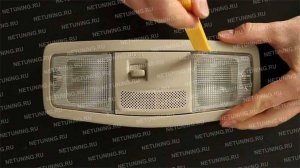Как открыть передний светильник салона Mitsubishi