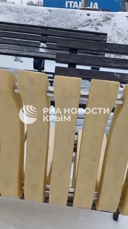 Симферопольские скамейки из переработанного пластика поставляют в Москву