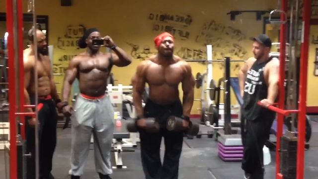 GORILLASEASON KILLING SHOULDERS AND TRAPS.. Bodybuilding смотреть онлайн