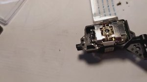 Где находится лазерный светодиод дисковода