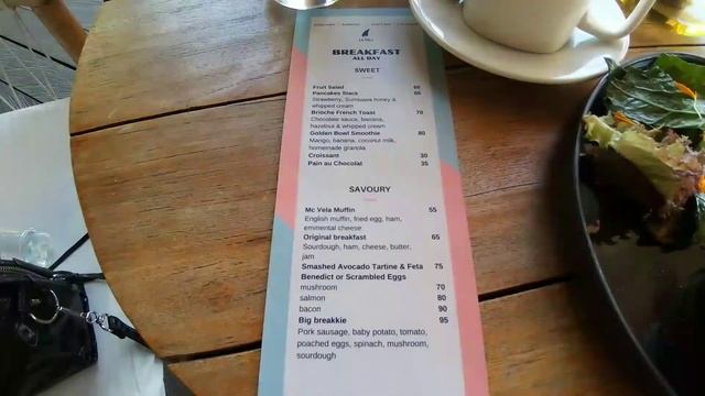 La Vela Cafe di Canggu Bali // Cafe romantis di pantai Batu Bolong
