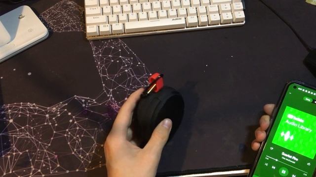 AX4 Waterproof Bluetooth Speaker Unboxing and Testing - B&M £2.50 смотреть онлайн