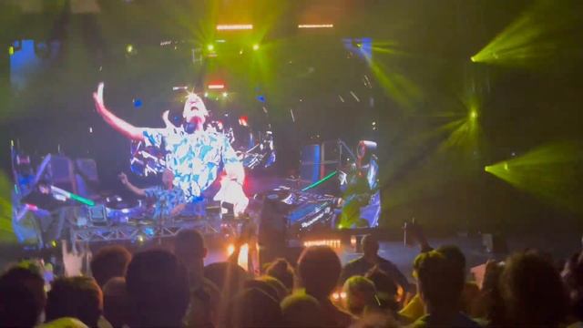 Fatboy Slim is still incredible смотреть онлайн