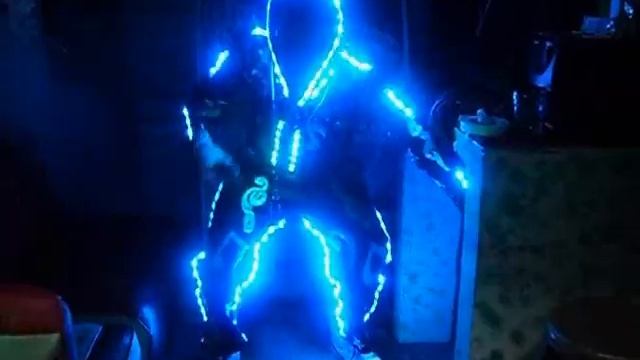 plumix jr traje led . смотреть онлайн