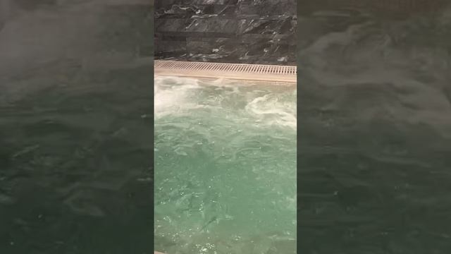Отделка бассейна стеклянной мозаикой