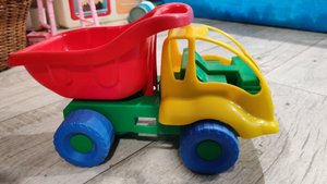 играем в машину, детские развивающие игры, машина едет
