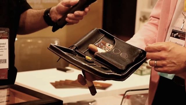 The reveal of Adorini Leather Cigar Case