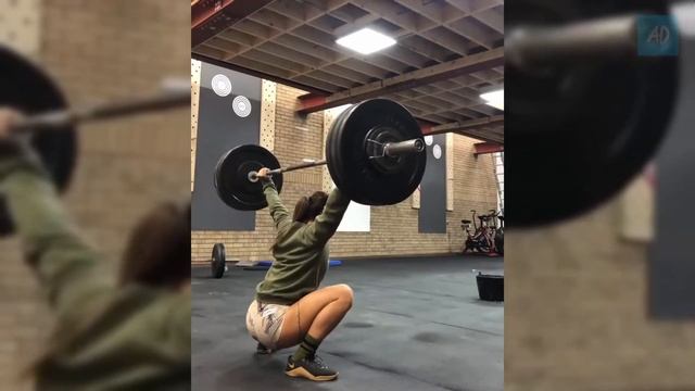 Beauty & Monster In The GYM 😍😱 Celia Gabbiani смотреть онлайн