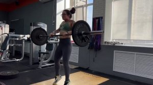 Подъем штанги на грудь с уровня колен