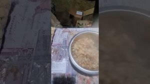 На видео - наш боец, который распробовал супчики Кухни и прислал видео- и аудиопослания