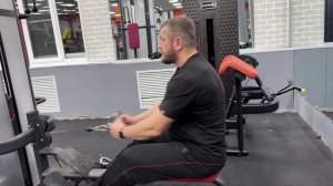 Фронтальная тяга блока в тренажёре