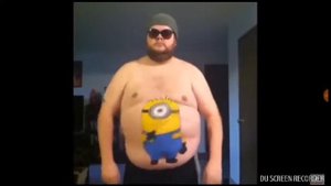 Толстяк танцует животом