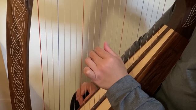 Teaching myself to play the harp - lesson 1, 22 String harp смотреть онлайн