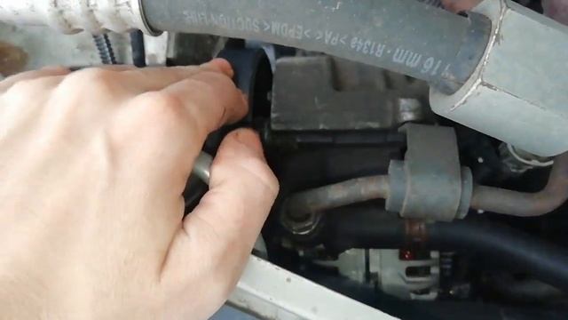 горит лампа на АККУМУЛЯТОРЕ прибор понели!!! смотреть онлайн