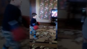 Малыши дерутся