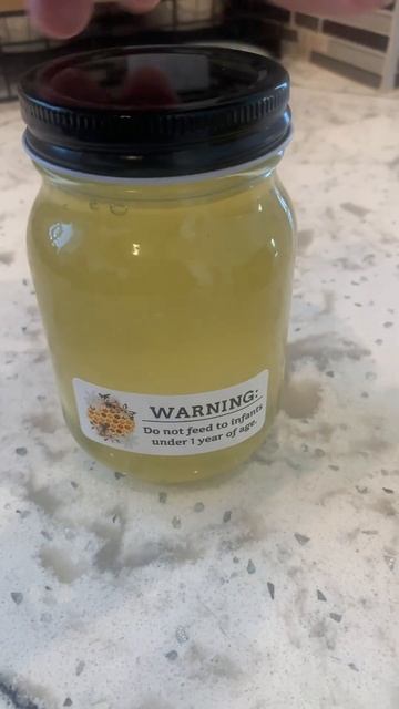 First Honey Bottled #beekeeping #rawhoney #deserthoney #honeybee #natureschickensoup смотреть онлайн