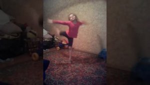 Ульяна танцует