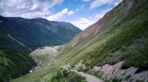 Горы и только горы.