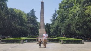 КИТАЙ Возложение цветов на могилы советских летчиков помогавших Китаю в войне с Японией_9 МАЯ 2023