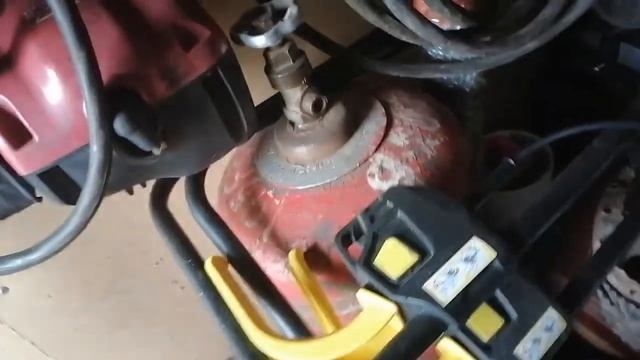 Утки и гусь. Меняю масло в машине. 30 серия смотреть онлайн