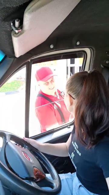 Девушка за рулём газели заехаланазаправку#авто#жизненныеистории #газель#рекомендации #shorts#short смотреть онлайн