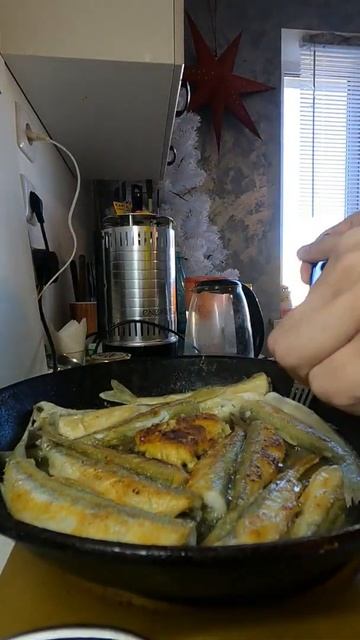 Жарим корюшку#рыба#еда#кухня#готовимдома #рыбалка #корюшка смотреть онлайн